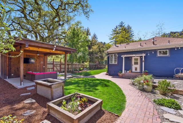 4200 Glenwood Drive, Scotts Valley CA: https://media.crmls.org/mediaz/a698509a-a1f2-4621-901e-7c9d7614010a.jpg