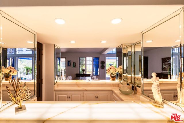 Drew Fenton | 2113 Stoney Hill Road Los Angeles CA | MLS: 7403799