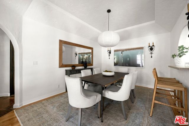 6410 Drexel Avenue, Los Angeles CA: https://media.crmls.org/mediaz/a698ec87-495f-40a9-8676-2f9fe8b97aca.jpg