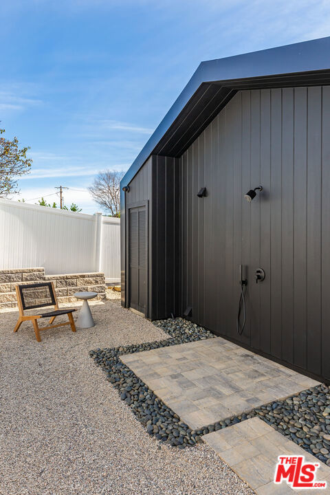 5259 Lewis Road, Agoura Hills CA: https://media.crmls.org/mediaz/a698f998-b987-4beb-accf-945742dd8d91.jpg