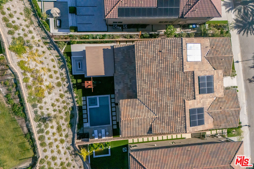 https://media.crmls.org/mediaz/a69963e1-6fd6-455b-b7e3-e445a25a96f8.jpg?preset=X-Large