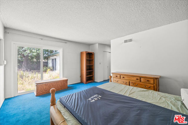 13926 Lakeside Street, Sylmar CA: https://media.crmls.org/mediaz/a69a1269-1cb6-495a-a635-80ff2c39314e.jpg