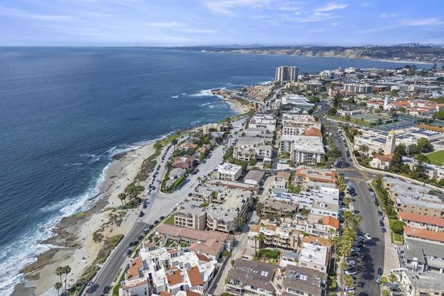 356 Prospect Street, La Jolla CA: https://media.crmls.org/mediaz/a69a72e6-a53a-4841-af3b-95e662c9dec6.jpg