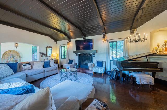 1 Santa Lucia Avenue, Salinas CA: https://media.crmls.org/mediaz/a69a87e8-b53f-476a-b778-50dfc5662c09.jpg