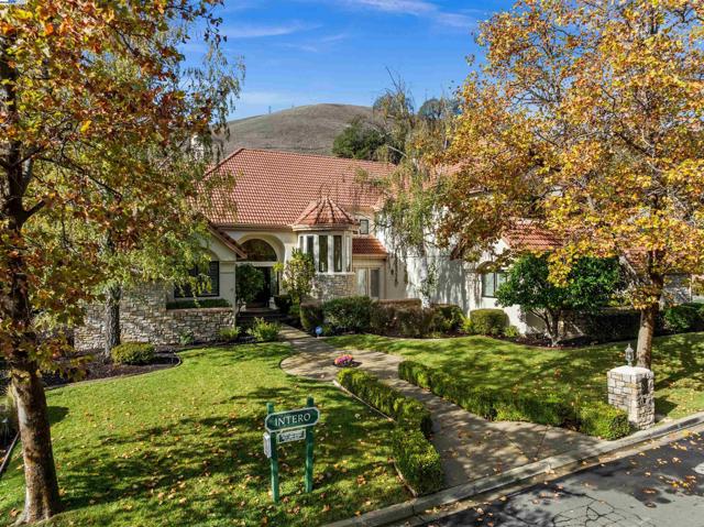 3146 Blackhawk Meadow Dr, Danville CA: https://media.crmls.org/mediaz/a69ba27e-7e6c-457d-8ace-80903bd92f49.jpg