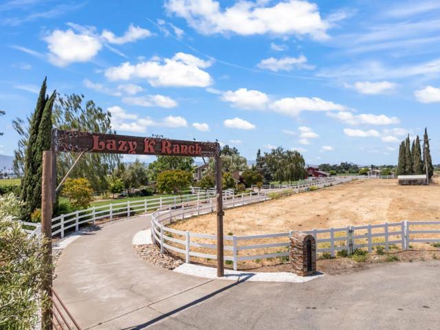 3465 Susie Lane, Gilroy CA: https://media.crmls.org/mediaz/a69bf582-05fc-4b05-8e99-7b7297943008.jpg