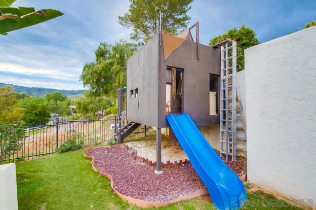 1935 Vista De La Montana, El Cajon CA: https://media.crmls.org/mediaz/a69c248e-d711-4096-9975-c76bc11247a9.jpg