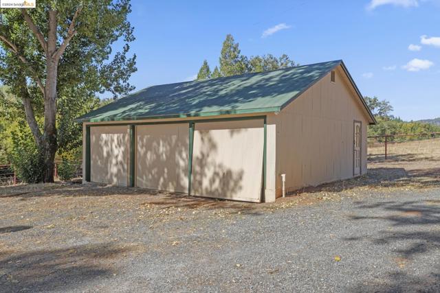 10488 Converse RD, Coulterville CA: https://media.crmls.org/mediaz/a69c3cf0-32e2-4613-8f6b-6396e440ffcd.jpg