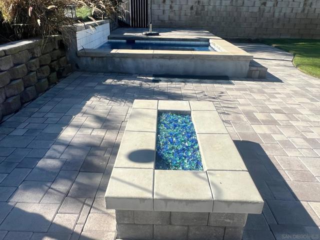 260 Sierra Madre Way, Corona CA: https://media.crmls.org/mediaz/a69c6063-dd00-4344-9351-3a2e92b2e4c5.jpg