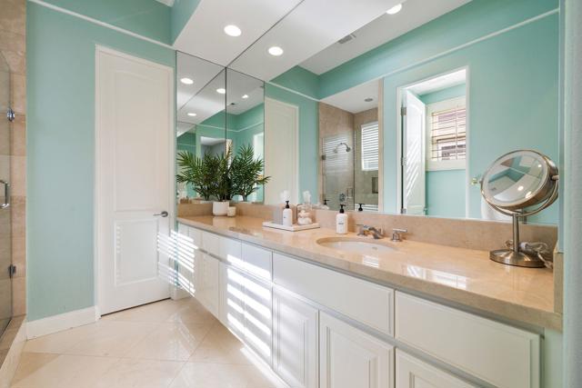 49606 Montana Way, La Quinta CA: https://media.crmls.org/mediaz/a69c8008-5fc1-4f92-b40c-b4d651eeb5bd.jpg