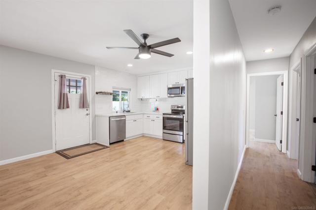 1996 Rohn Rd, Escondido CA: https://media.crmls.org/mediaz/a69c963e-f0f0-4492-8c8d-c397cd134f25.jpg