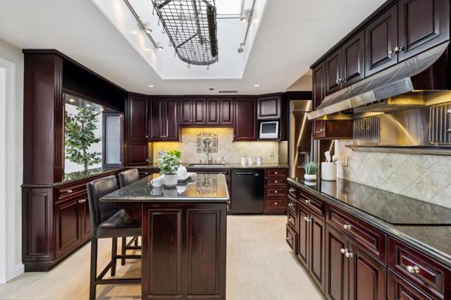 555 Laurel Avenue, San Mateo CA: https://media.crmls.org/mediaz/a69ce73f-cf9a-4ae7-989e-915b75c3010f.jpg