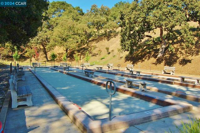 2748 Tice Creek Dr, Walnut Creek CA: https://media.crmls.org/mediaz/a69cfe45-3f23-40b0-bea7-e28f0b7d964c.jpg