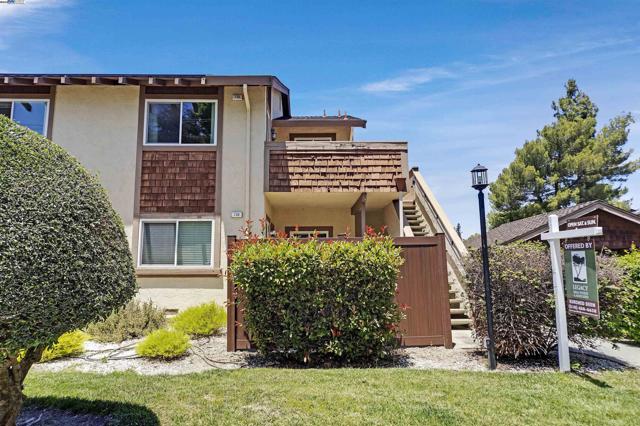 136 Hackamore Ln, Fremont CA: https://media.crmls.org/mediaz/a69d0167-17b3-4b14-a96e-981f00a057a7.jpg