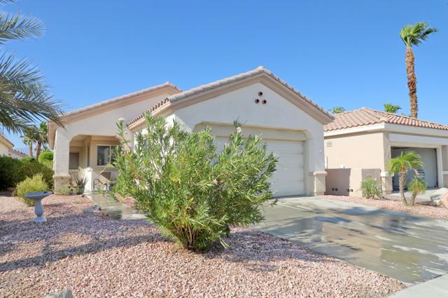 78584 Glastonbury Way, Palm Desert CA: https://media.crmls.org/mediaz/a69d8991-2409-4e6e-8f95-b66a0b77a343.jpg