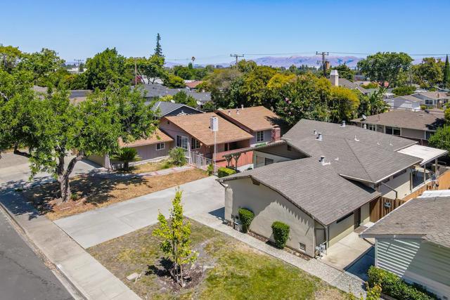 2139 Calabazas Boulevard, Santa Clara CA: https://media.crmls.org/mediaz/a69d8e90-3426-4465-a1be-c76a07e88610.jpg