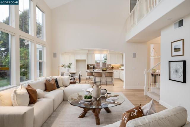 9356 Mediar Dr, San Ramon CA: https://media.crmls.org/mediaz/a69e7c18-7002-4ef4-b265-c79eb1b1cdd9.jpg