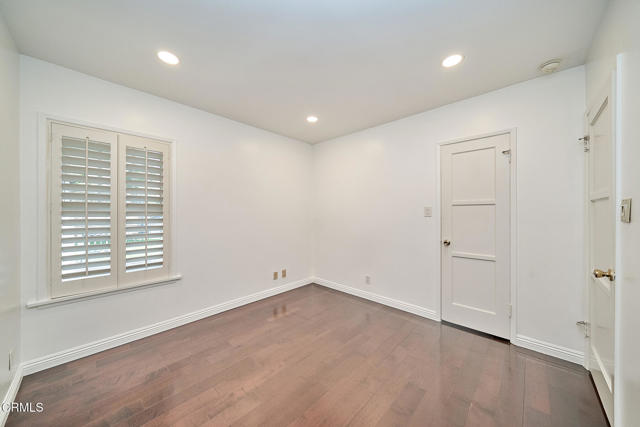 4916 Rupert Lane, La Canada Flintridge CA: https://media.crmls.org/mediaz/a69e9bfb-93ec-403a-8a43-449b8236dc62.jpg