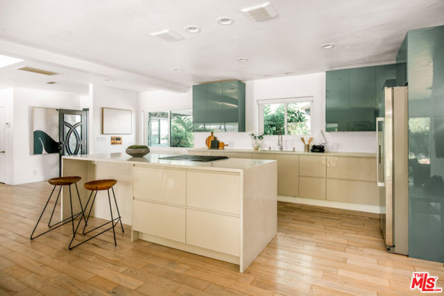 2700 Carmar Drive, Los Angeles CA: https://media.crmls.org/mediaz/a69f3ee7-2ea8-4d31-a73c-9f83b36d70df.jpg