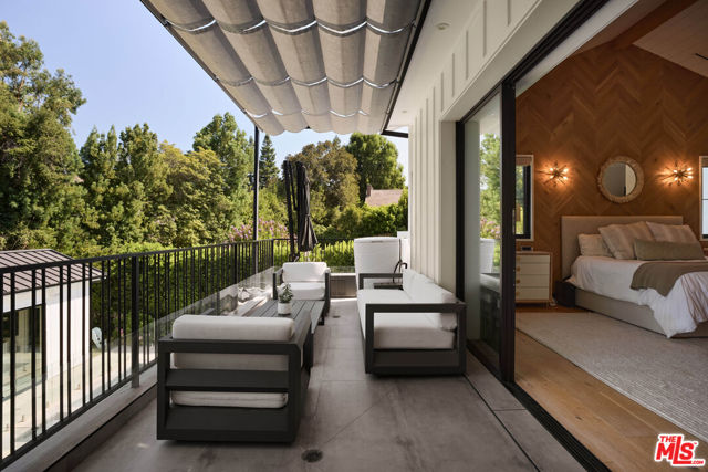 4634 White Oak Avenue, Encino CA: https://media.crmls.org/mediaz/a69f8b9c-c59a-4940-bc56-0bc2d3dfd4a3.jpg