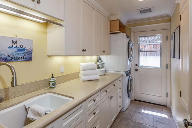 587 Sequoia Avenue, Redwood City CA: https://media.crmls.org/mediaz/a69faa80-7293-48e3-a545-1d676fd6df83.jpg