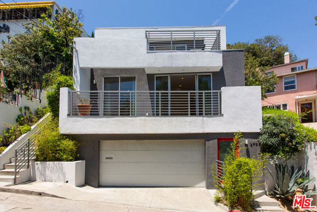 3907 De Longpre Avenue, Los Angeles CA: https://media.crmls.org/mediaz/a6a0af6c-6be5-4784-8c49-764d1948a0bc.jpg