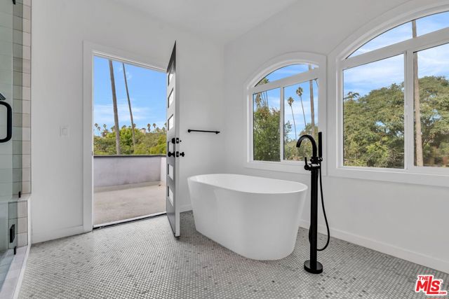 4308 Victoria Park Drive, Los Angeles CA: https://media.crmls.org/mediaz/a6a0c965-c9e9-4046-944f-28966466c4d3.jpg