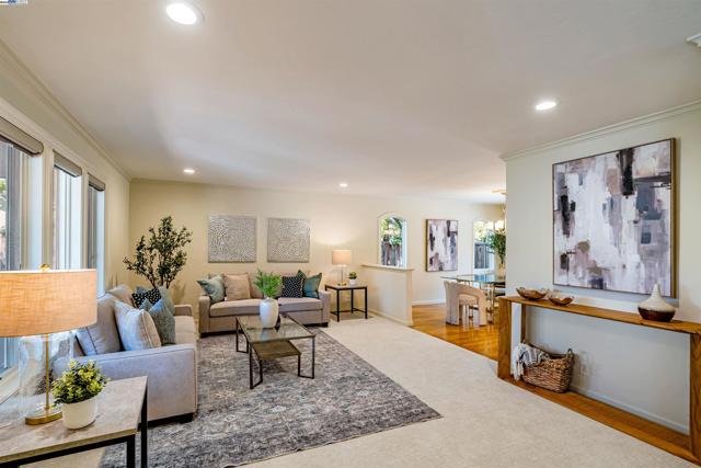 216 Salamanca Ct, San Ramon CA: https://media.crmls.org/mediaz/a6a103f7-82da-4dcc-b727-d6ba9e19bf6b.jpg