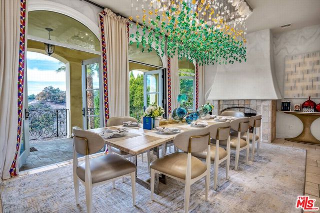 3110 Benedict Canyon Drive, Beverly Hills CA: https://media.crmls.org/mediaz/a6a1249c-3d24-4727-9ed4-5be474cdfb75.jpg