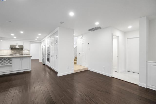 311 Andros Dr, San Ramon CA: https://media.crmls.org/mediaz/a6a16987-2746-4da6-be4d-25a906e283e6.jpg