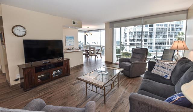 1770 Avenida Del Mundo, Coronado CA: https://media.crmls.org/mediaz/a6a19ce1-ed9e-4a10-b3c6-9f3a1053c1e6.jpg