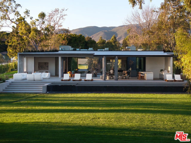 29200 Larkspur Lane, Malibu CA: https://media.crmls.org/mediaz/a6a1c9d3-eedc-4e31-857f-04f829ed788e.jpg