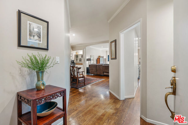 120 N Swall Drive, Los Angeles CA: https://media.crmls.org/mediaz/a6a322a1-5cbf-4f1f-be5e-bfc598c331fd.jpg