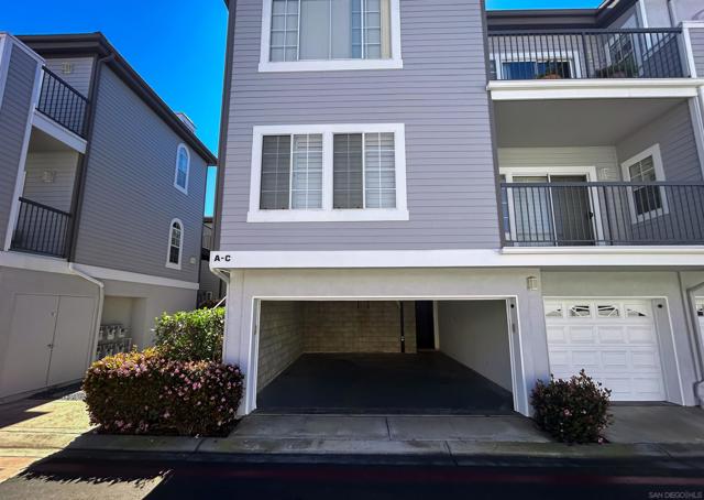 8625 Via Mallorca, La Jolla CA: https://media.crmls.org/mediaz/a6a3a559-7bb3-4498-a308-93e56f78e2a3.jpg