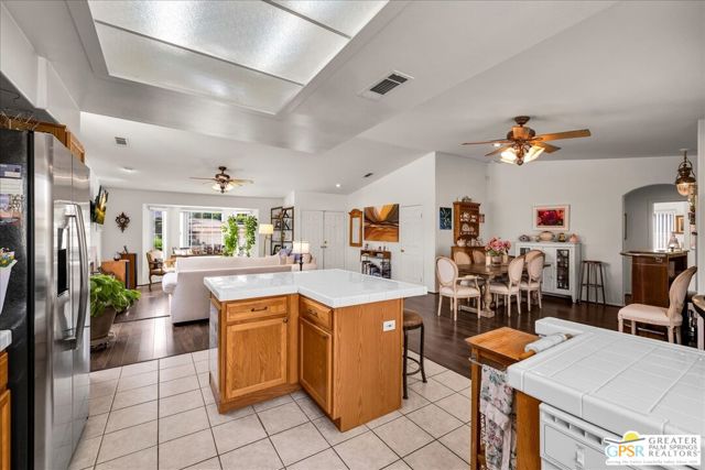 76954 Florida Avenue, Palm Desert CA: https://media.crmls.org/mediaz/a6a3fdb6-a24b-4585-bd0f-fc99e832e5b1.jpg