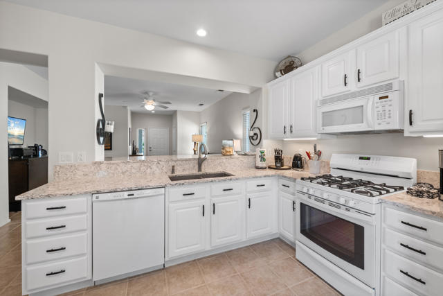 78680 Postbridge Circle, Palm Desert CA: https://media.crmls.org/mediaz/a6a41aba-c764-43cc-ad7b-bca386c6a278.jpg