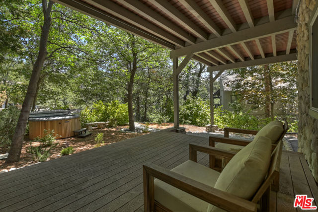 28805 North Shore Road, Lake Arrowhead CA: https://media.crmls.org/mediaz/a6a43efd-d49b-4182-8395-e14b3e53083a.jpg
