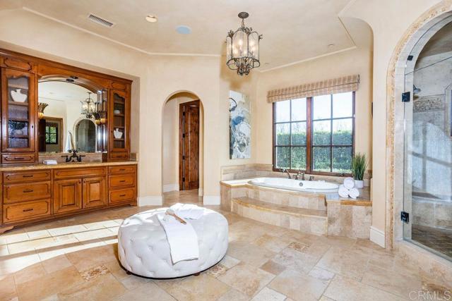 Detail Gallery Image 12 of 14 For 4860 Rancho Verde Trail, San Diego,  CA 92130 - 5 Beds | 5/2 Baths