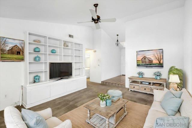 815 Boyle Ave, Escondido CA: https://media.crmls.org/mediaz/a6a56134-594c-467c-8a0f-0361e548b55b.jpg