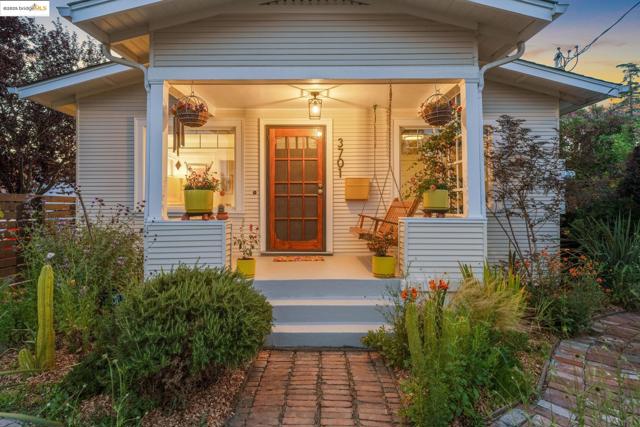 3701 Midvale Ave, Oakland CA: https://media.crmls.org/mediaz/a6a58535-5f25-42dd-b39f-8089867835aa.jpg