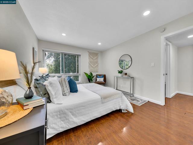 2033 Sierra Rd, Concord CA: https://media.crmls.org/mediaz/a6a5b137-1fe9-4e5b-bc5a-4149c7179207.jpg