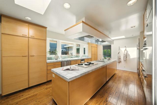 263 W Oakwood Boulevard, Redwood City CA: https://media.crmls.org/mediaz/a6a5c04b-b1b2-472b-9a4b-1f9bf95d3147.jpg