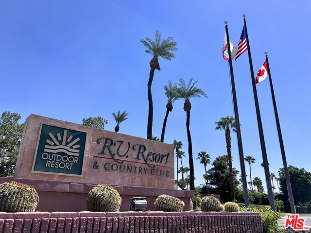 Well-maintained entrance with great curb appeal