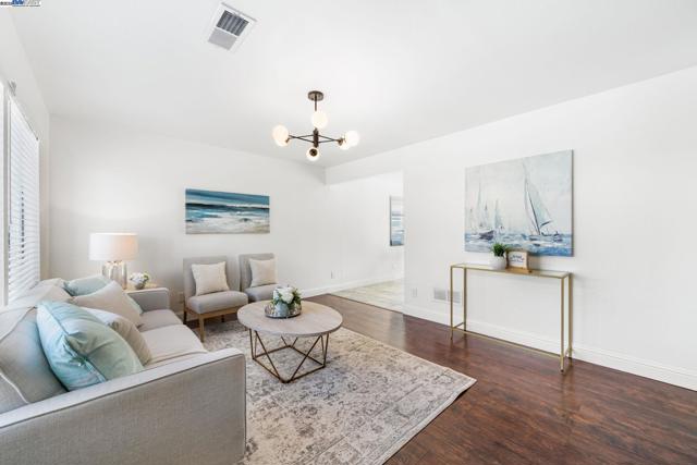 2658 Oliver Dr, Hayward CA: https://media.crmls.org/mediaz/a6a77105-9033-4127-945b-136aebb0e52a.jpg