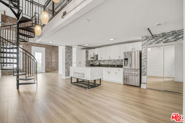 253 S Broadway, Los Angeles CA: https://media.crmls.org/mediaz/a6a7c2fb-5089-4a44-804f-df7951a66f30.jpg