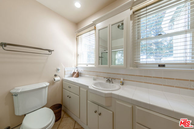 880 WELLESLEY Avenue, Los Angeles CA: https://media.crmls.org/mediaz/a6a89184-cc3a-420e-a9b6-25bb3ea0a52b.jpg