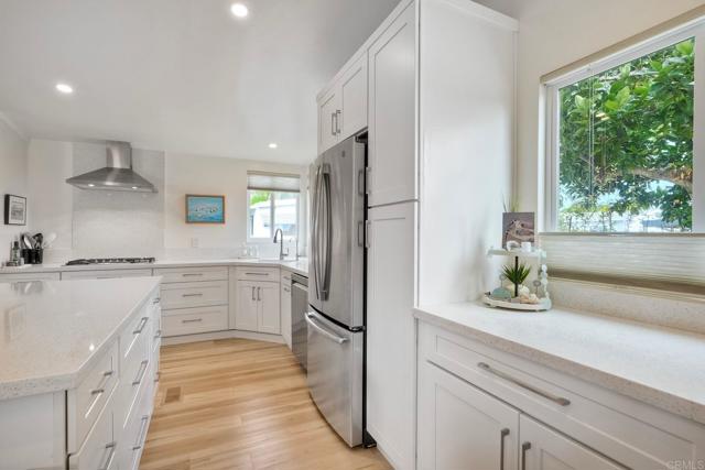 699 N Vulcan Avenue, Encinitas CA: https://media.crmls.org/mediaz/a6a8a145-d94d-496e-ab75-1e5beb3e67d7.jpg