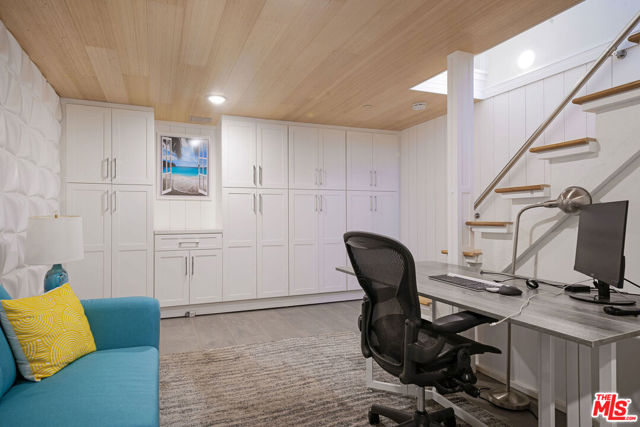 1323 Club View Drive, Los Angeles CA: https://media.crmls.org/mediaz/a6a944f4-5fb2-4624-bb24-042c43819532.jpg