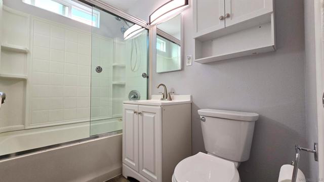 3934 Marine View Ave, San Diego CA: https://media.crmls.org/mediaz/a6a95cd4-89af-4eb3-b1bc-135d99909abf.jpg