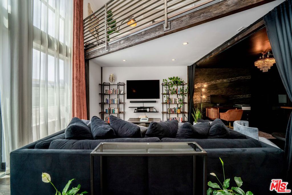 4115 Glencoe Avenue #302